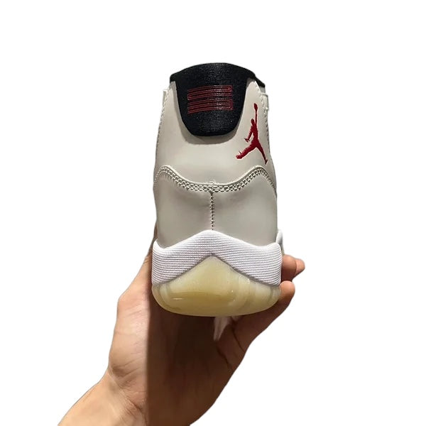 AIR JORDAN 11