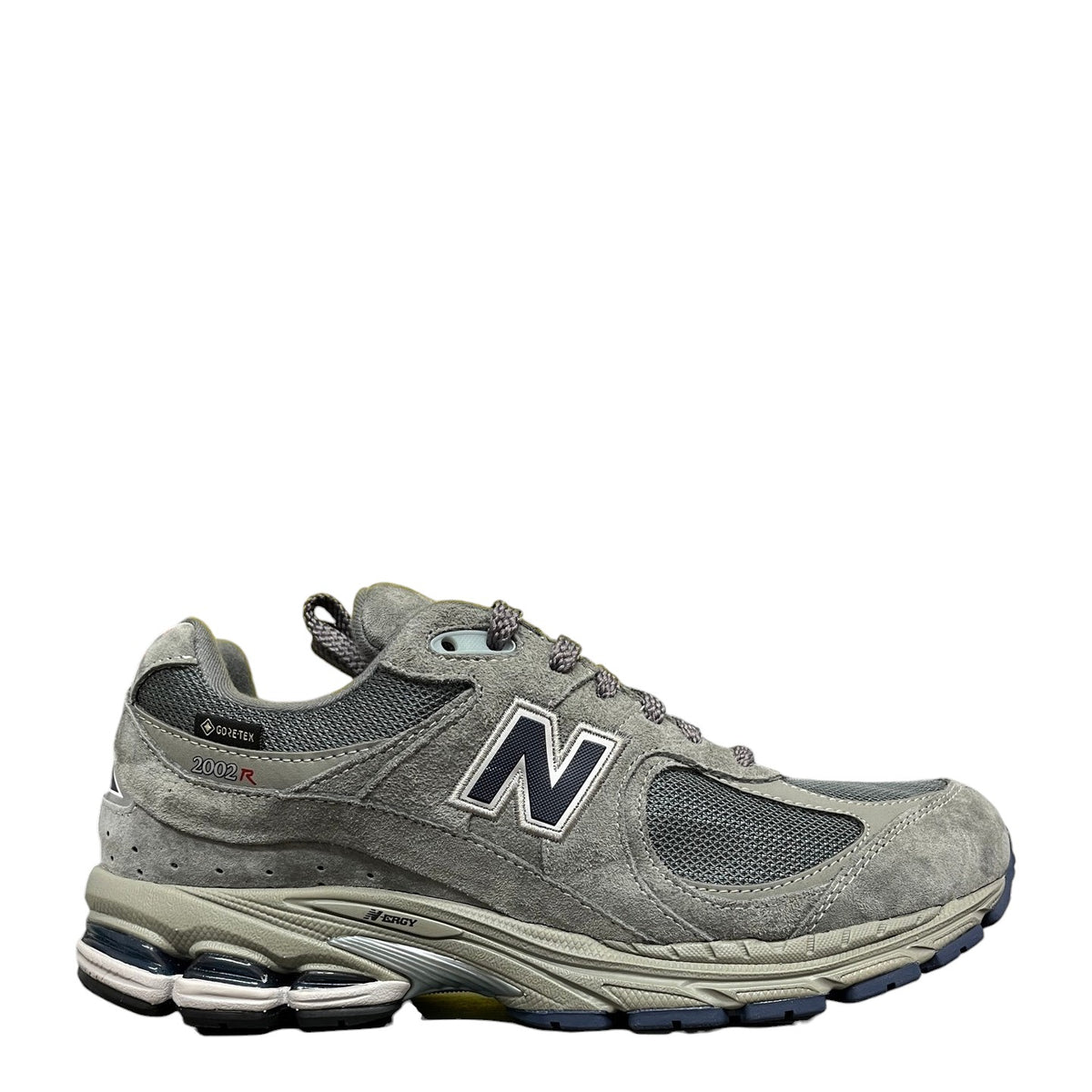 Luxury Chef New Balance 2002R grey suede and mesh sneakers with navy N logo and Gore-Tex. Lace-up athletic shoes.