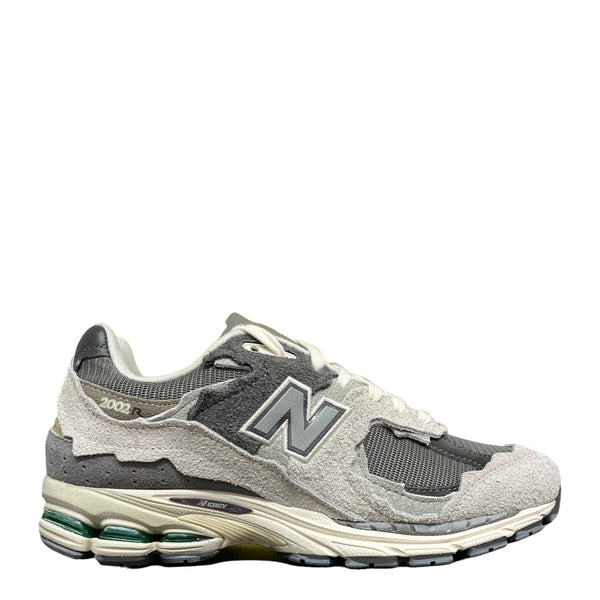 NEW BALANCE 2002R