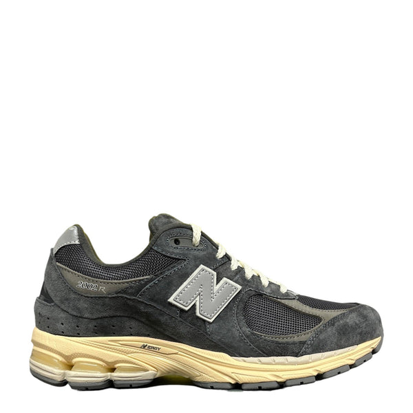 NEW BALANCE 2002R