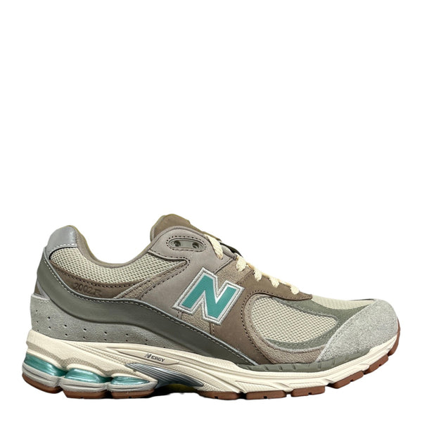 NEW BALANCE 2002R